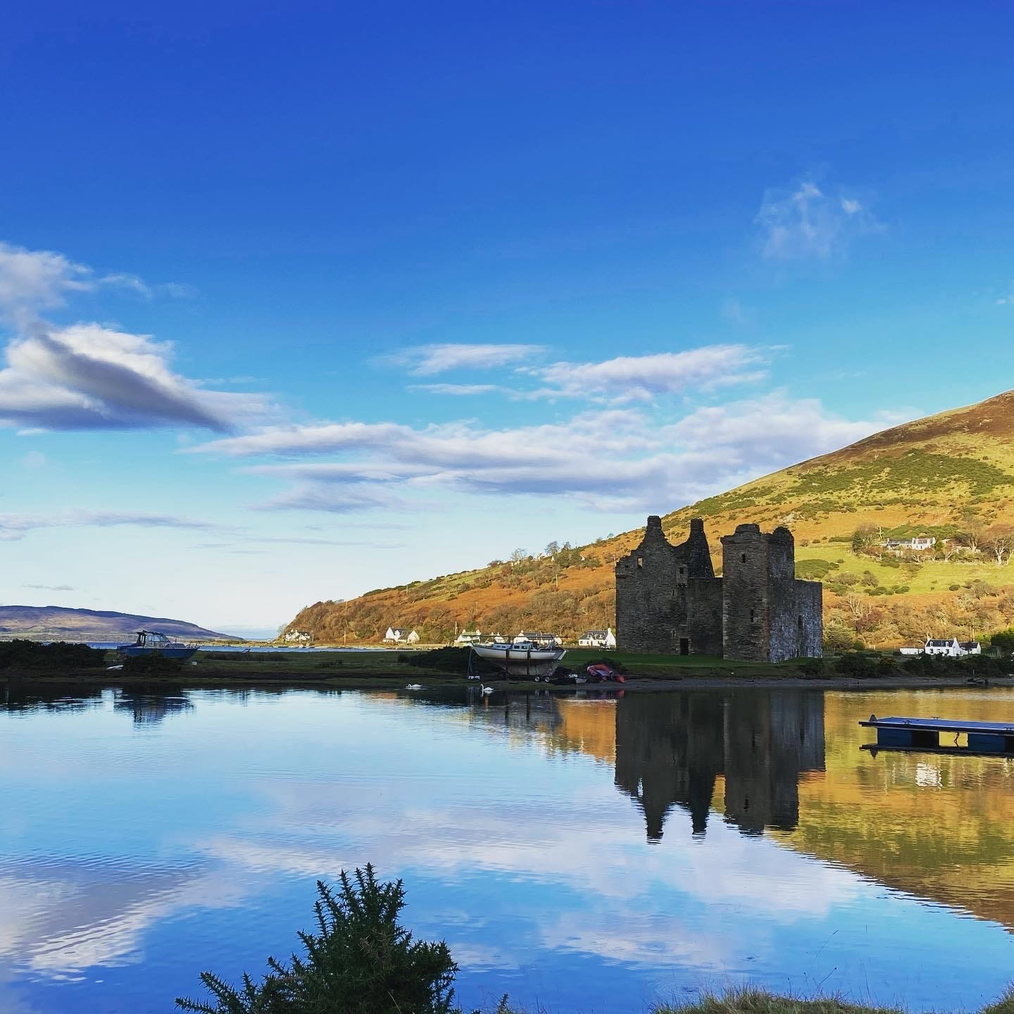 Lochranza castle, where the ferry from Claonaig arrives