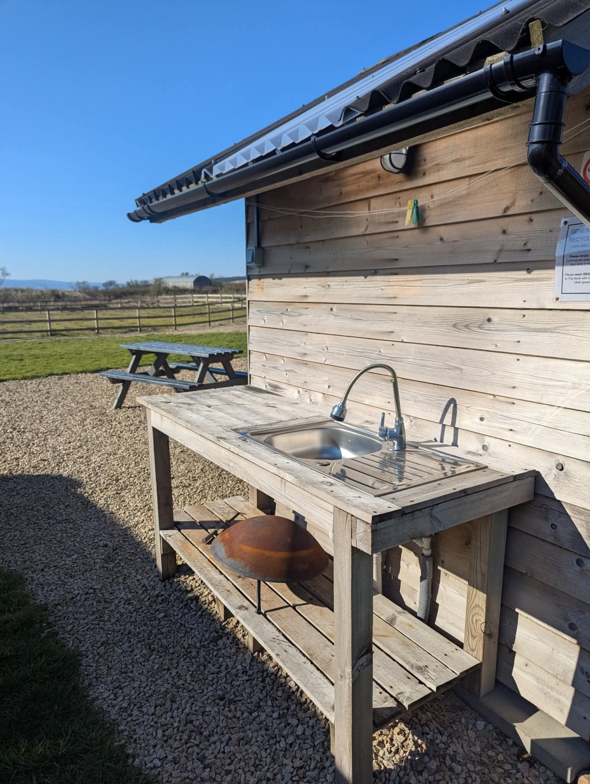 Outdoor Kitchen prep and washing up area