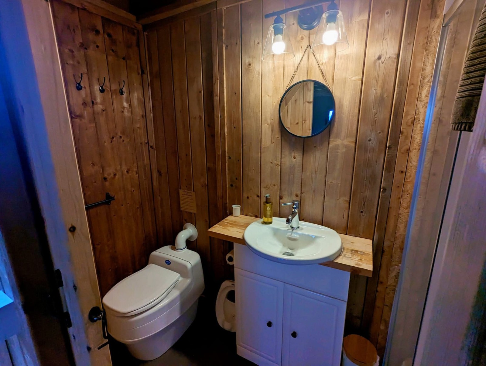 Compost toilet & sink