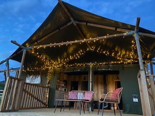 Iorsa Lodge at night