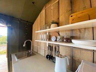 Crockery, utensils and cooking facilities provided