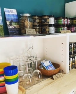 A selection of extra utensils, plates for children etc available if required